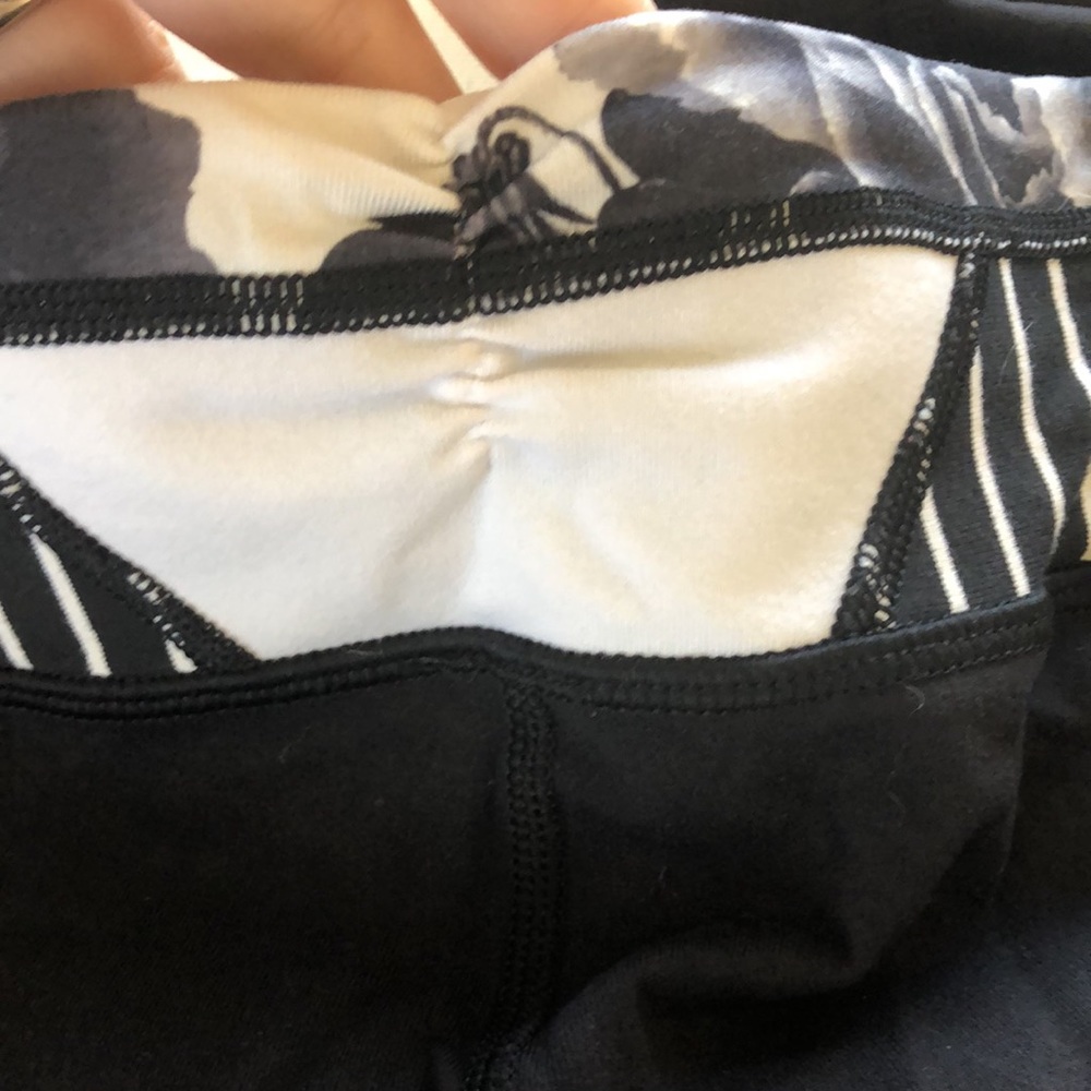 Lululemon cropped yoga capris - Picture 9 of 12